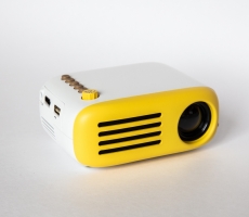 Мини-проектор (портативный) LED Projector желтый